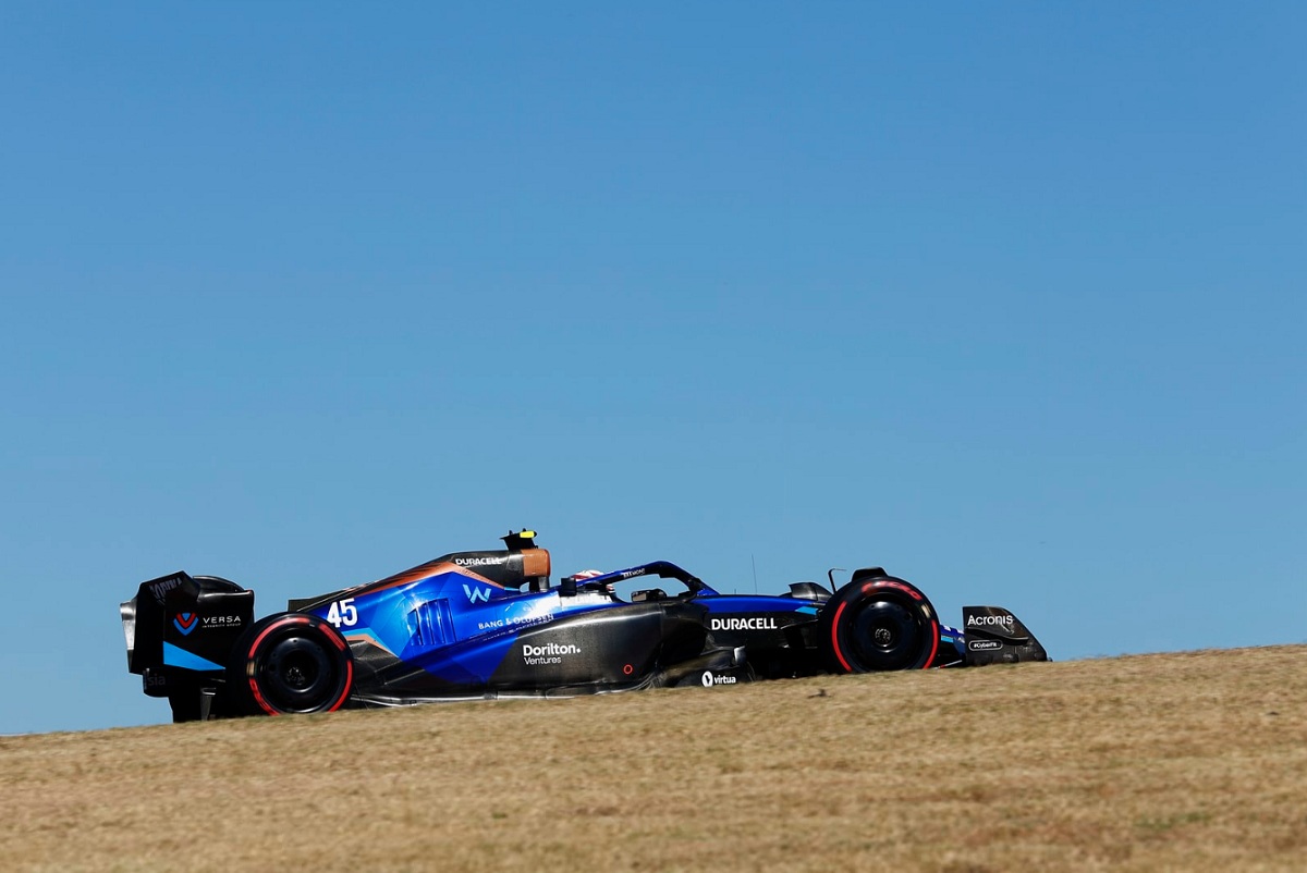 Sargeant girando con el FW44 en la PL1 de Austin. (Sam Bloxham)