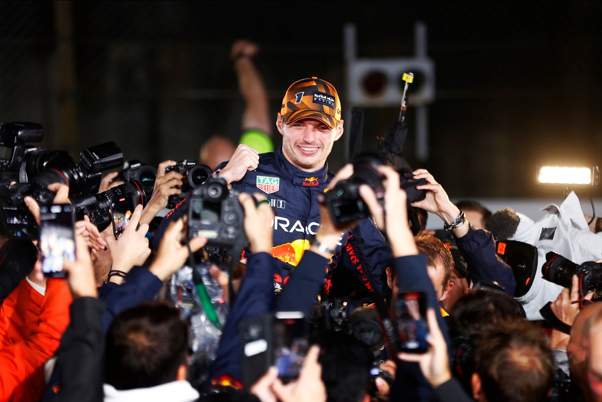 Verstasppen celebrando, confusión mediante, el segundo título en Suzuka. (Andy Hone)