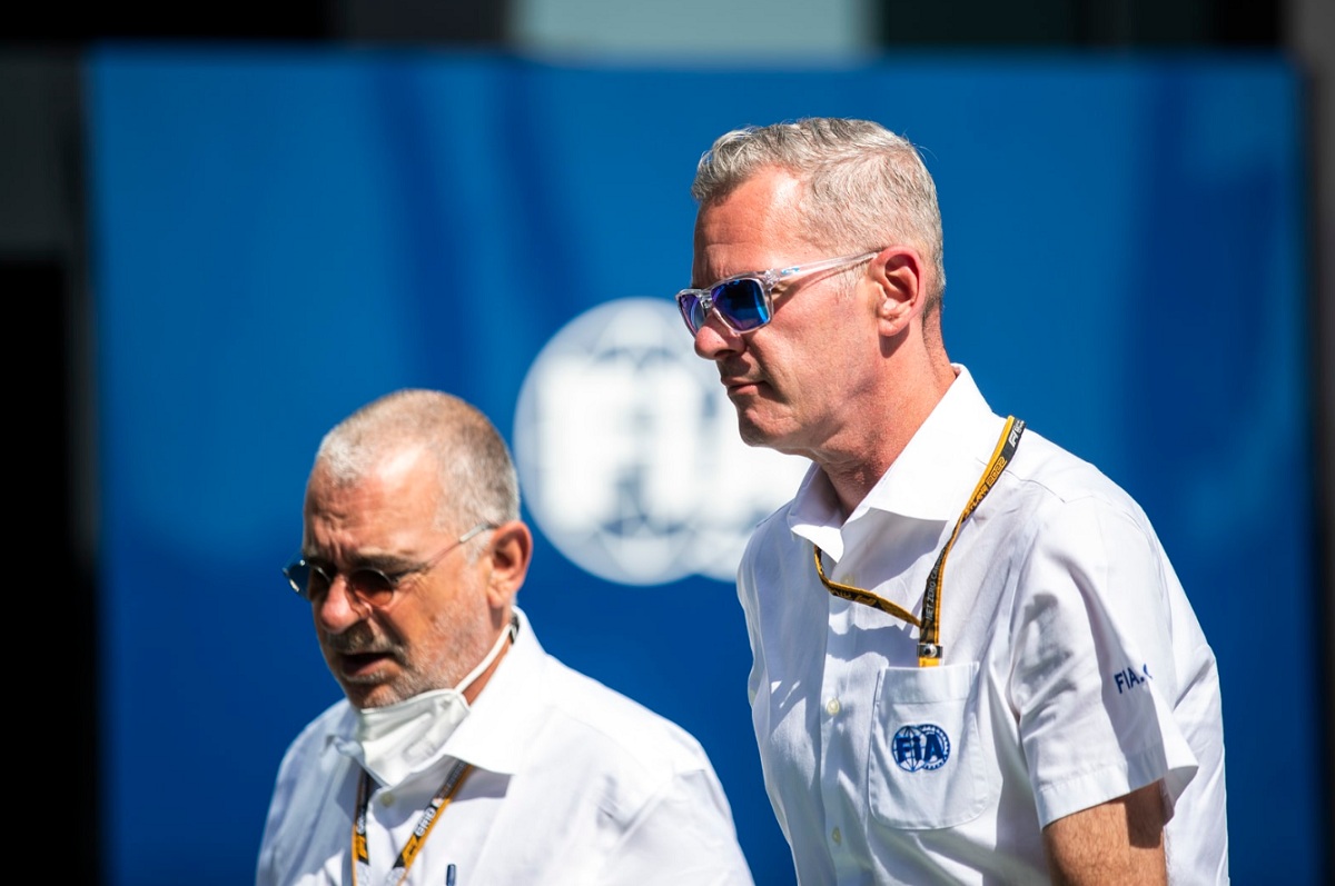 Wittich (derecha) será el único Director de Carrera por lo que resta del 2022 tras el desplazamiento de Freitas (izquierda). (Archivo / Sam Bloxham)