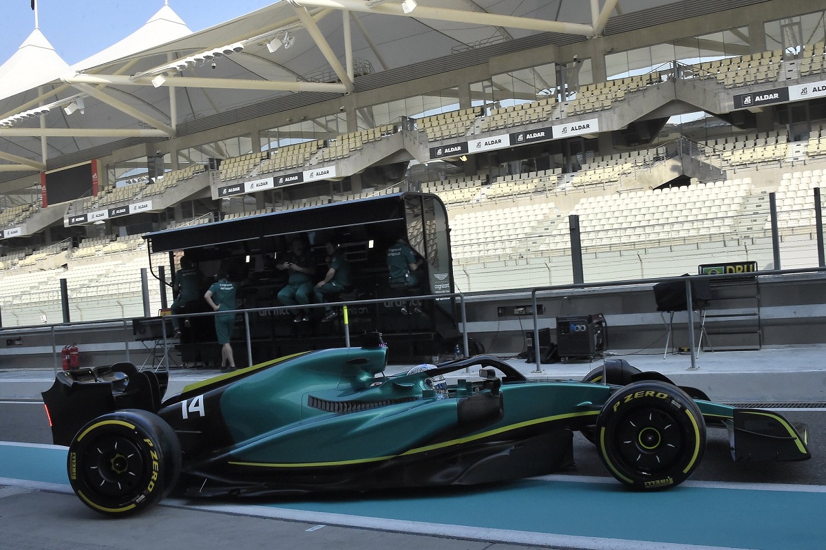 Primera salida a pista de Alonso con un Aston Martin. (@PressRacing)