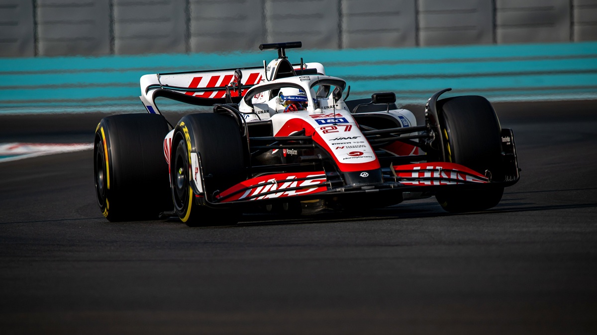 Hulkenberg girando en las pruebas de postemporada en Yas Marina. (Haas F1 Team)