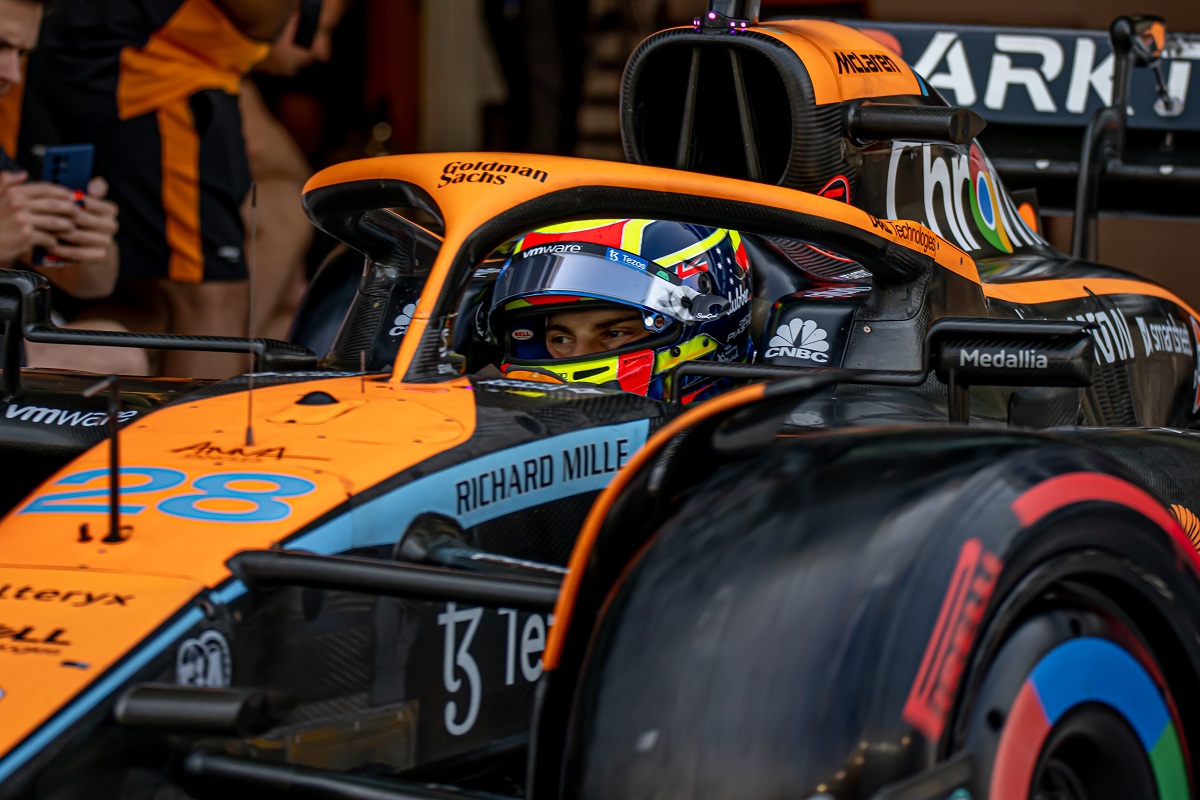 Piastri a bordo del McLaren en los test de postemporada en Yas Marina. (McLaren Racing)