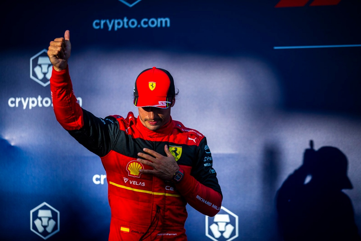 Sainz antes de recibir la medalla por el segundo lugar. (Sam Bloxham)