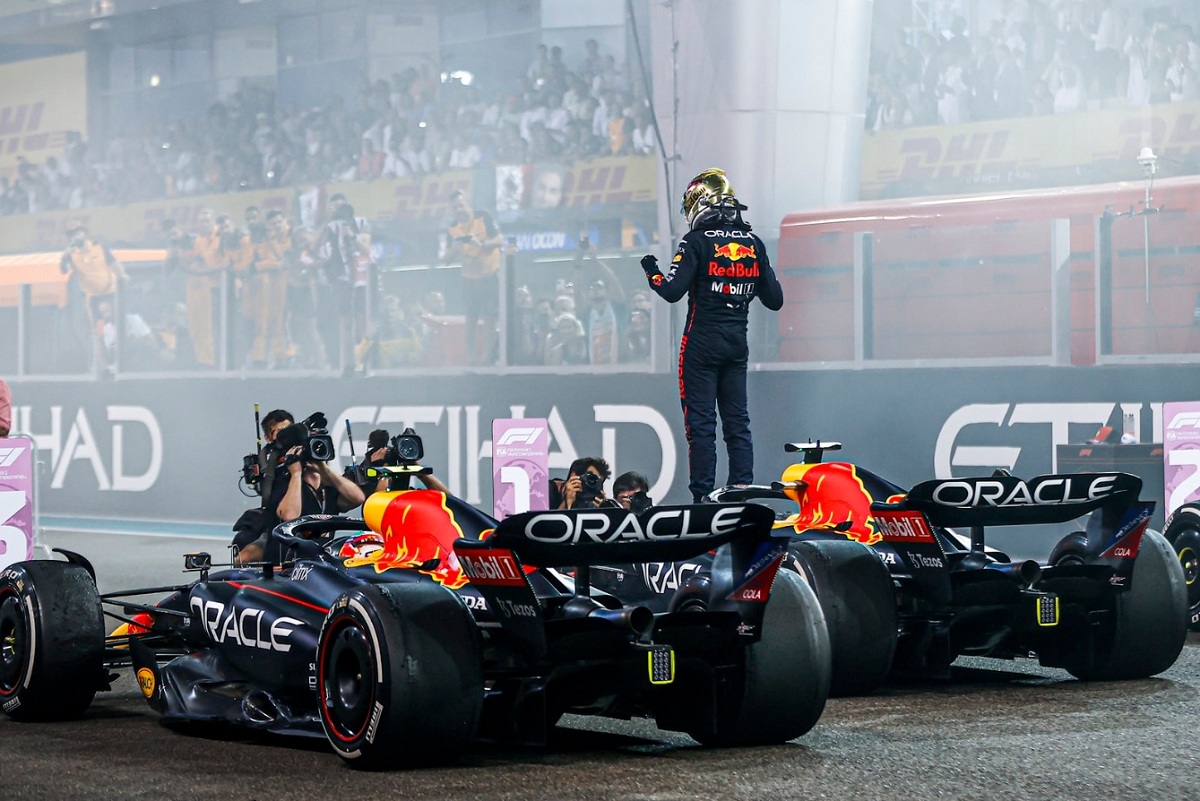Verstappen celebra su decimoquinta victoria del año. (Andy Hone)