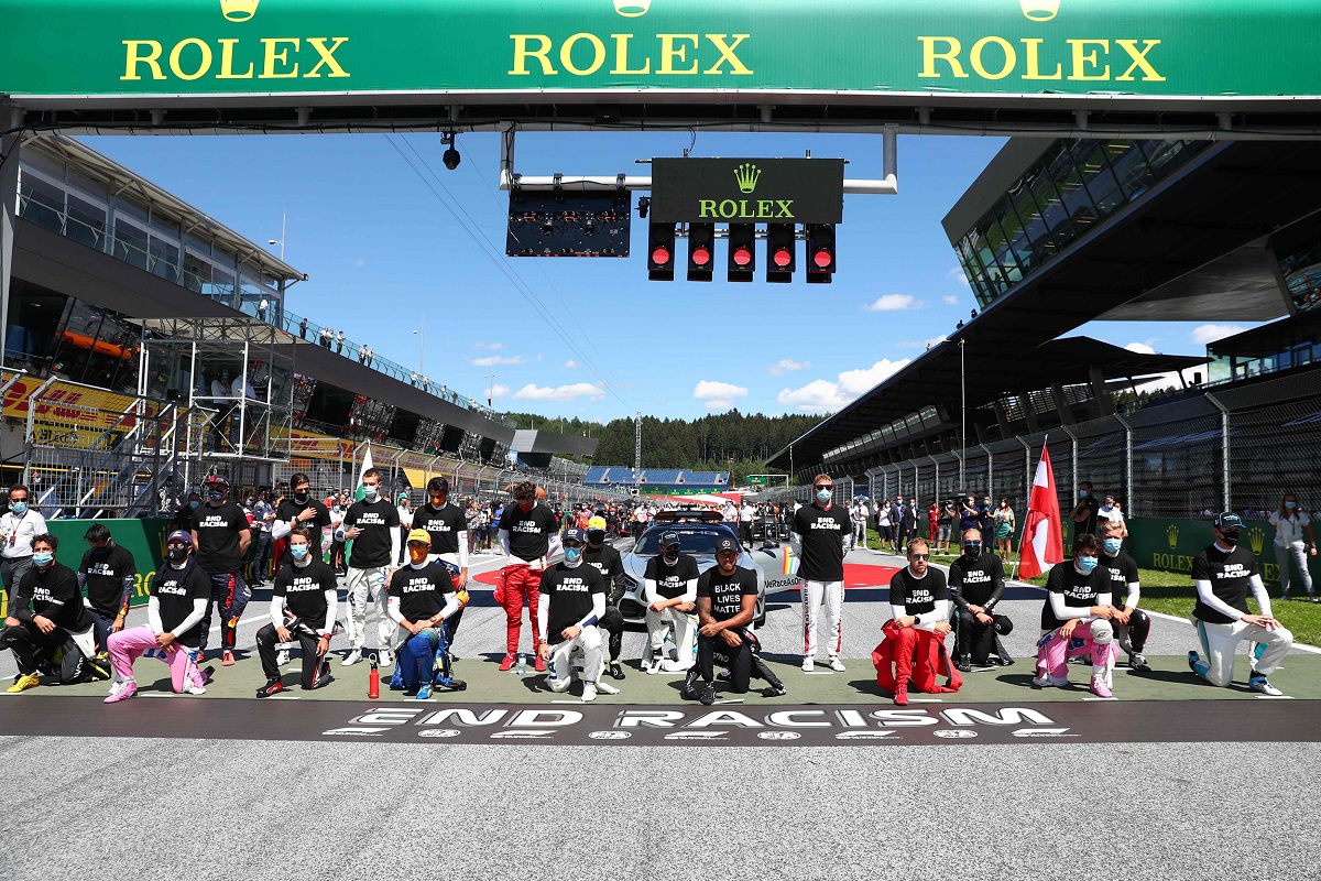 Impulsado por Hamilton, el movimiento <em>Black Lives Matter</em> fue parte de las ceremonias de la F1 en 2020 y 2021. (Archivo / Dan Istitene - AFP)