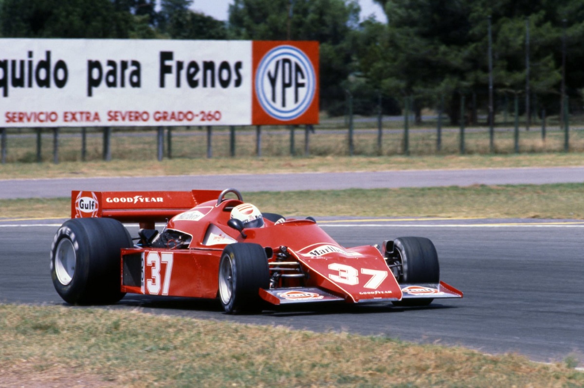 1978. Merzario con el A1 en el Autodromo de Buenos Aires, el primer chasis que construyó su equipo. (Archivo / Motorsport Images, 1978)