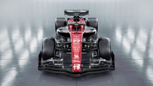 El C43 mantiene el rojo y el blanco que caracterizaba loas Alfa Romeo fue reemplazdo por el color negro de su nuevo patrocinador. (Alfa Romeo F1 Team)