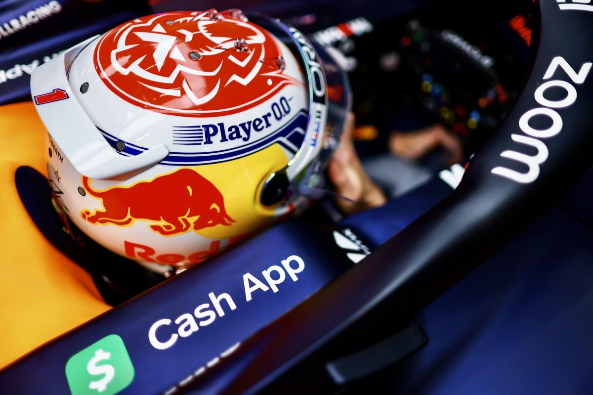 Verstappen sufre un problema de transmisión y se retira de la clasificación en Jeddah