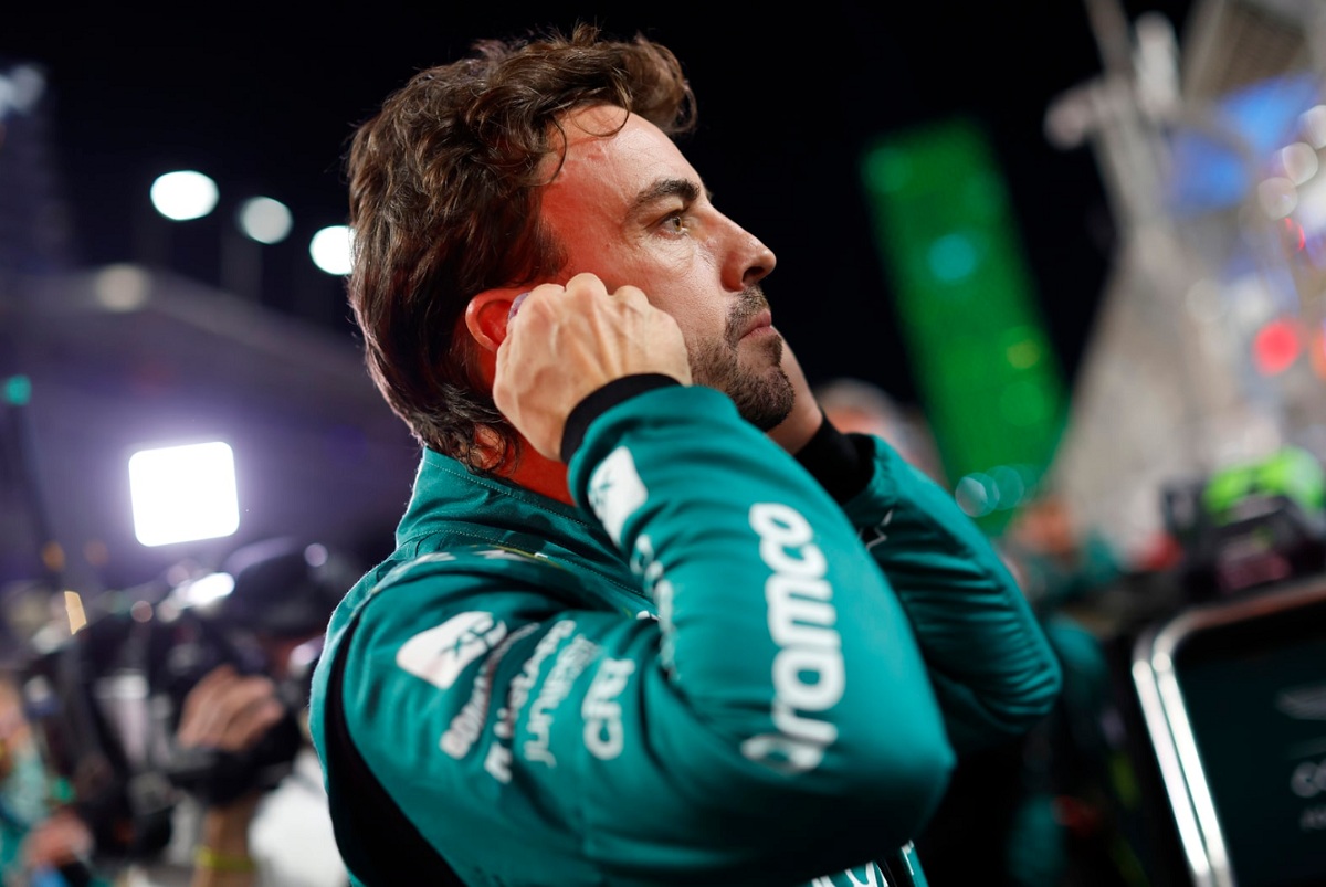 Alonso recupera el tercer lugar en Jeddah