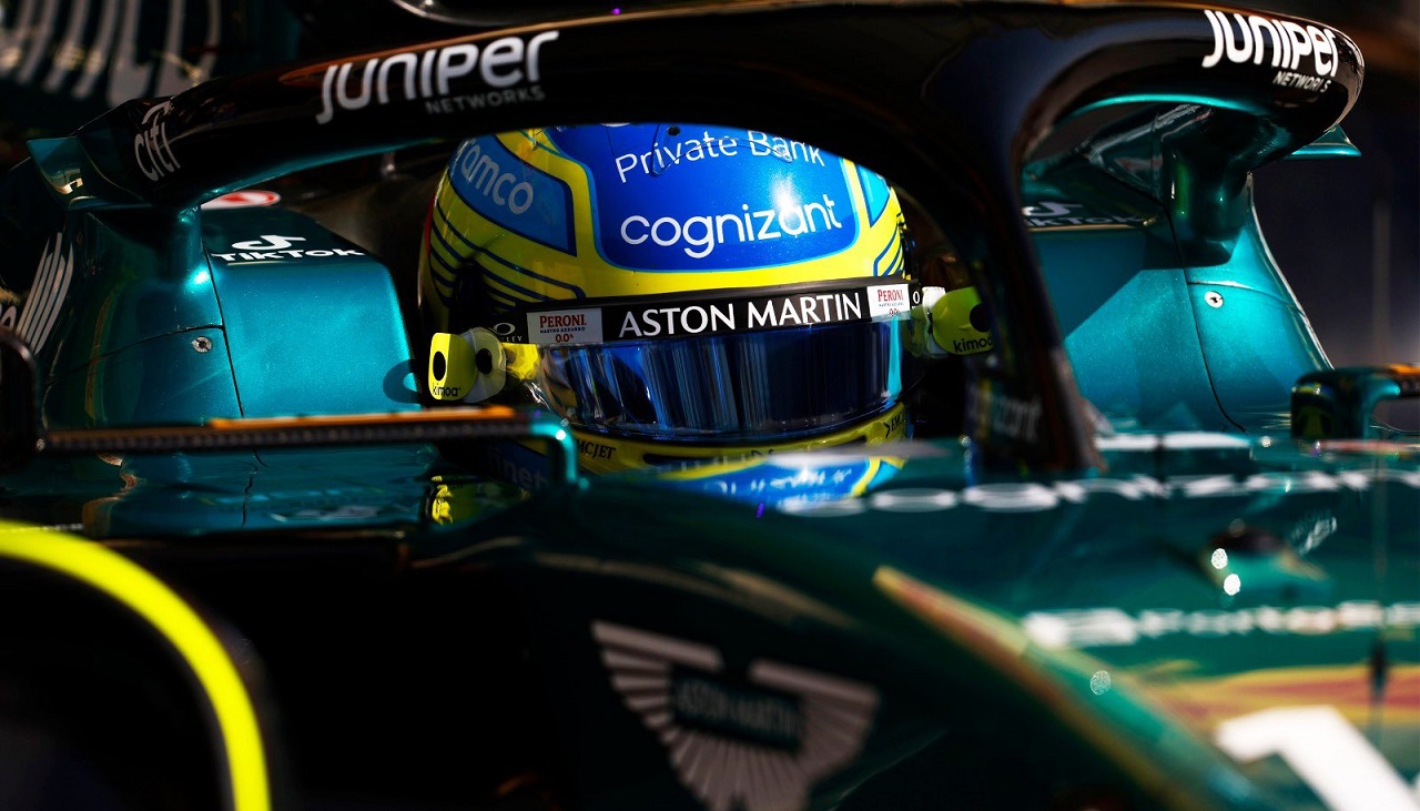 Aston Martin cierra un viernes aceptable
