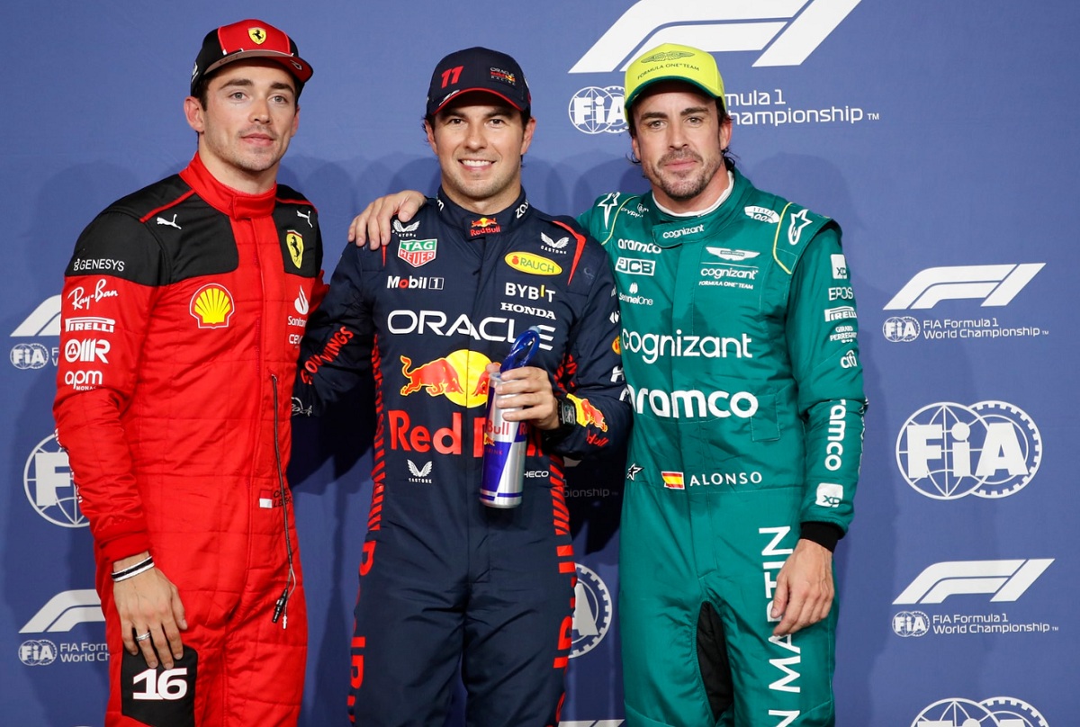 Pérez junto a Alonso y Leclerc. (Zak Mauger)