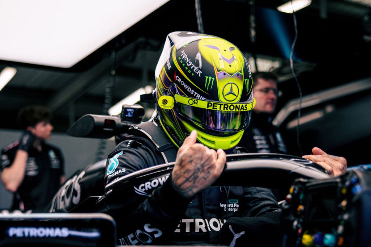 Hamilton dice que Mercedes “no lo escuchó” sobre el desarrollo del W14
