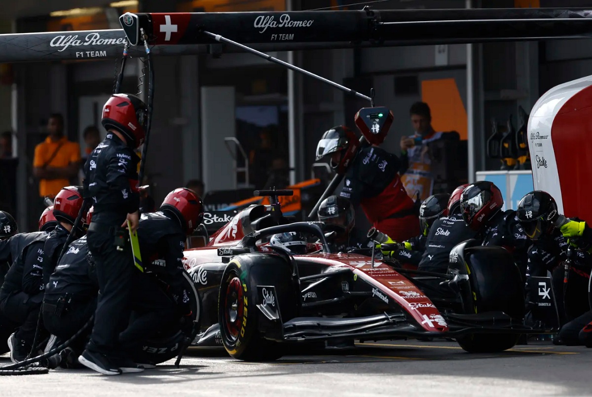 Bottas fue el primero en cambiar neumáticos medios por duros, diez vueltas antes de lo que estimaba Pirelli. (Andrew Ferraro)