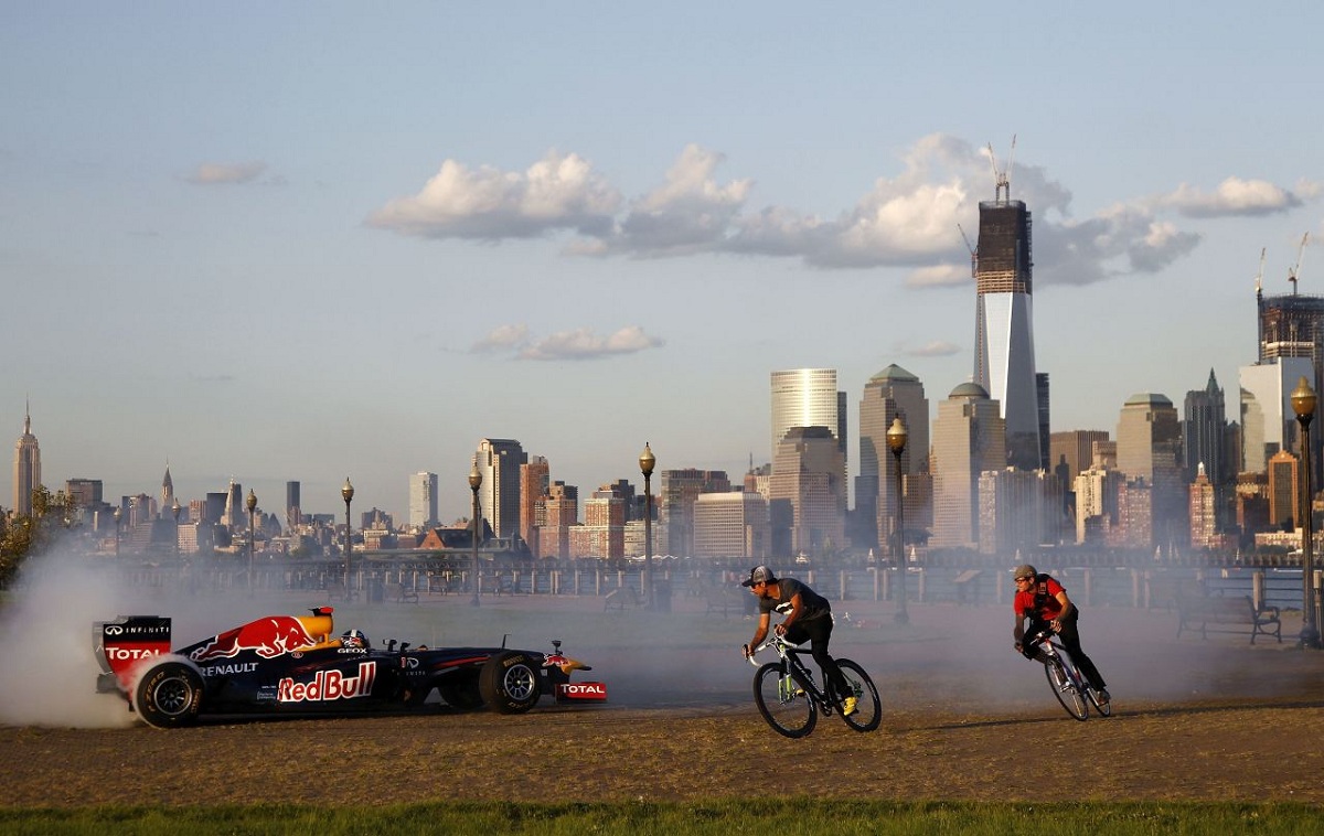 Coulthard a bordo del RB07 en una exhibición de Red Bull en 2012 en la zona donde se levantaría el circuito del GP de las Américas. (Archivo / CNN)