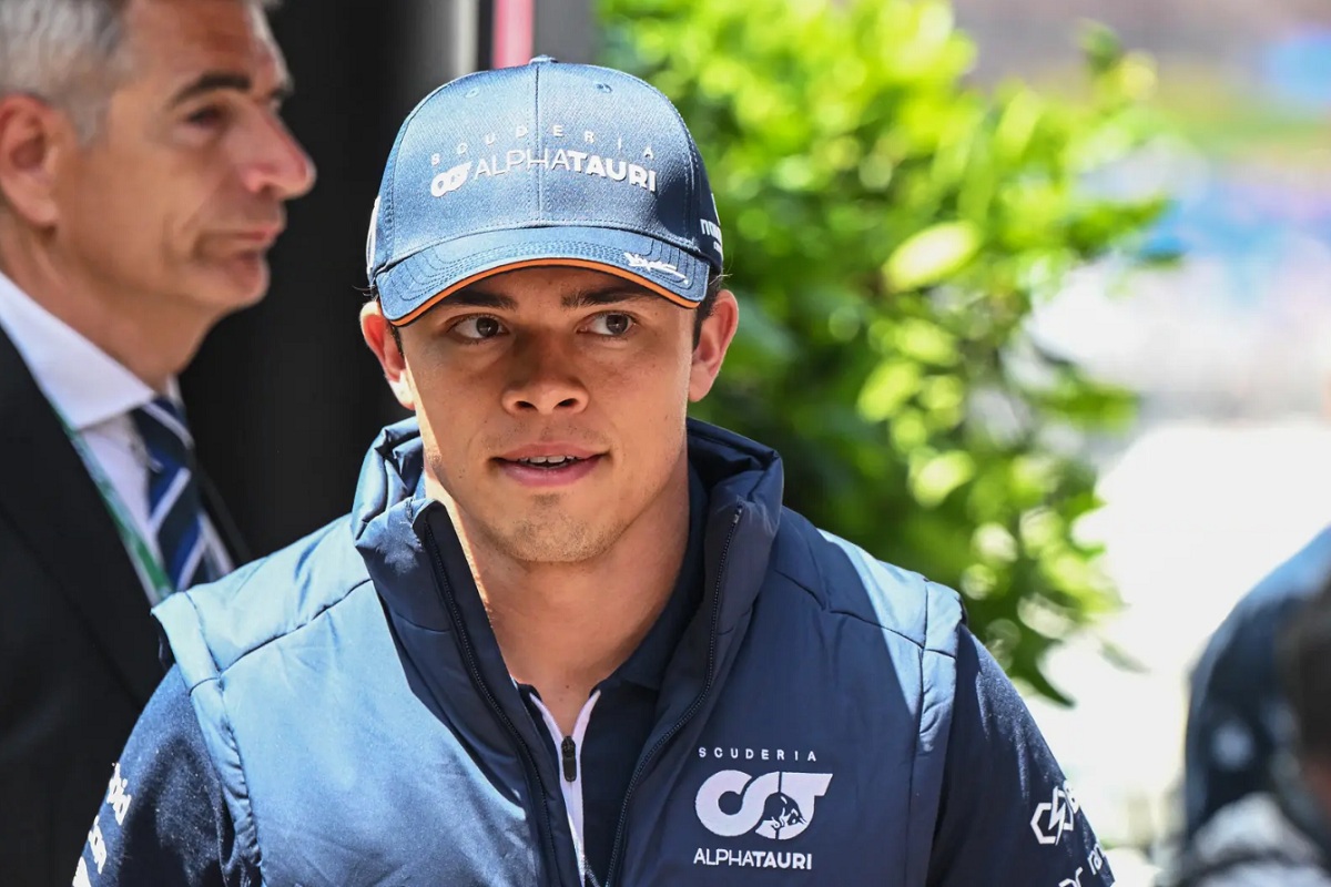 Mercedes dice que De Vries sería “bienvenido de nuevo” como piloto de reserva