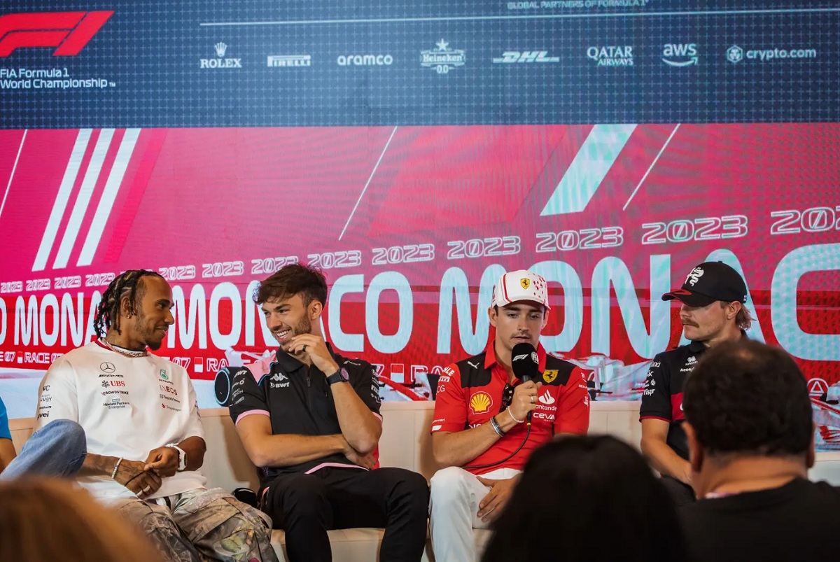 Leclerc compartió la rueda con Hamilton. (Motorsport Images)