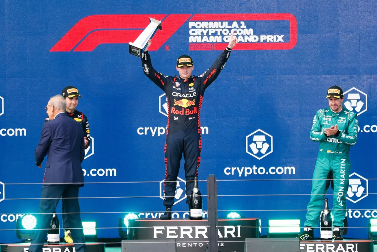 Verstappen: “Tuve una buena pequeña batalla con Checo”