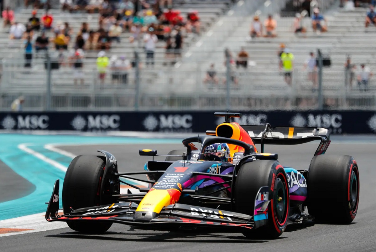 Max Verstappen durante la PL3. (Jack Grant)