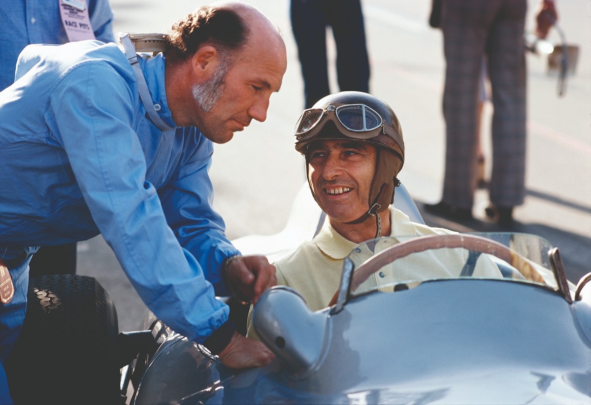 Con Stirling Moss en una exhibición en Long Beach -1976-, para el británico fue su gran rival, maestro y amigo. (Motorsport Images)