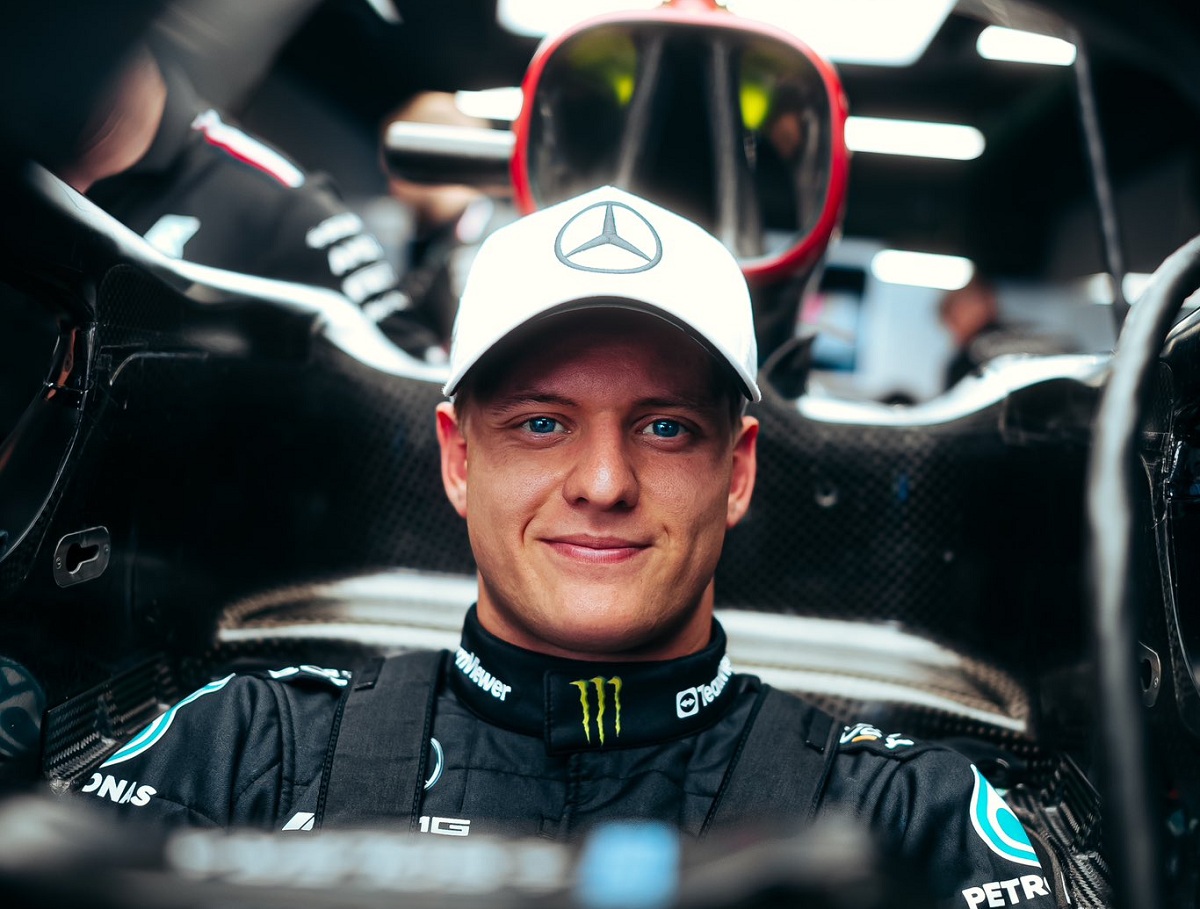 Schumacher en el habitáculo del W14, pasaron 167 días de su última experiencia en un monoplaza. (Mercedes-AMG F1 Team)