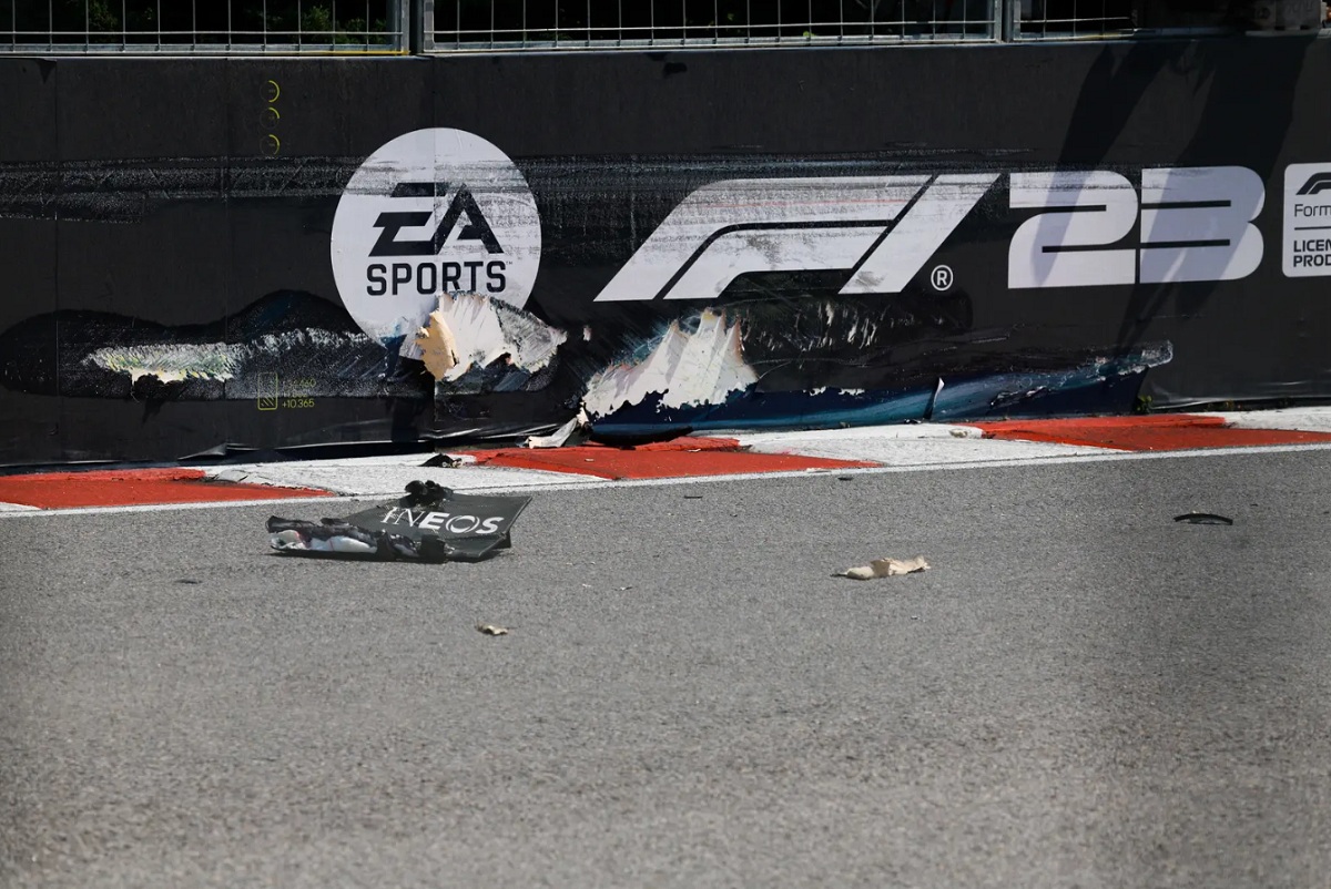 El muro de la curva seis y restos de fibra de carbono del Mercedes de Russell. (Sam Bloxham)