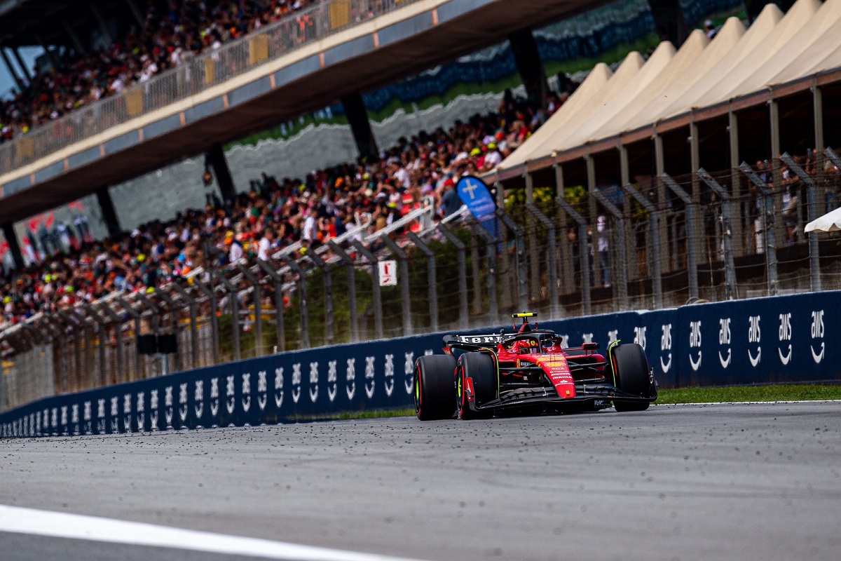 Sainz transita la recta principal de Montmeló. (Scuderia Ferrari)