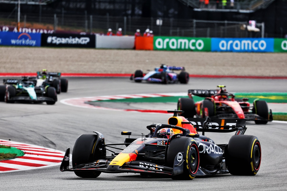 Verstappen se despega rápidamente de Sainz, Stroll y el resto del pelotón. (XPB Images)