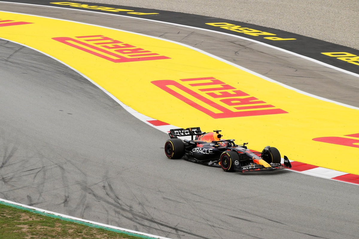 Verstappen: “Tratamos de controlar el ritmo con el neumático medio”
