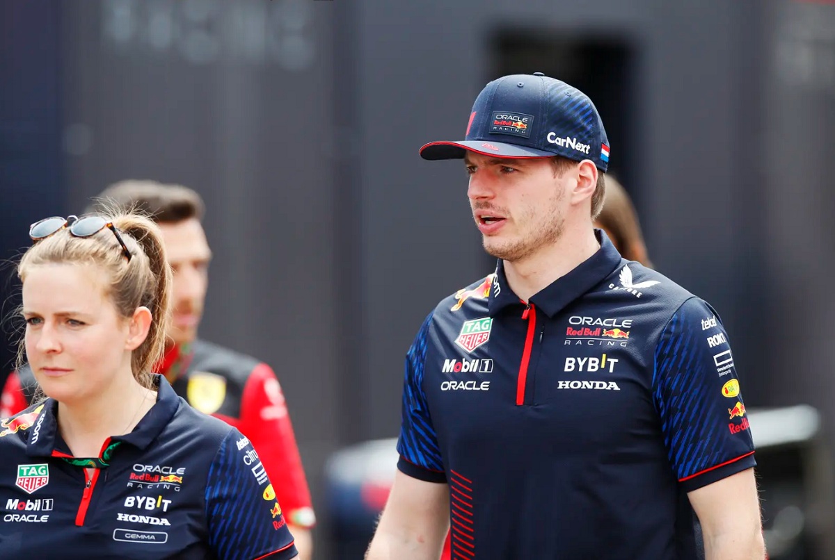 Verstappen en el paddock de Montemeló. (Jake Grant)