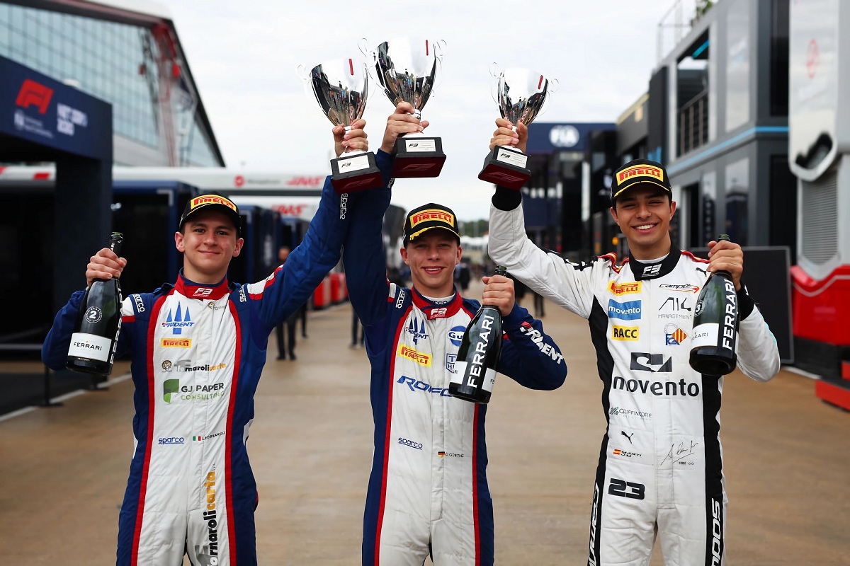 Goethe, Fornaroli y Martí alzan sus trofeos. (Formula 3)