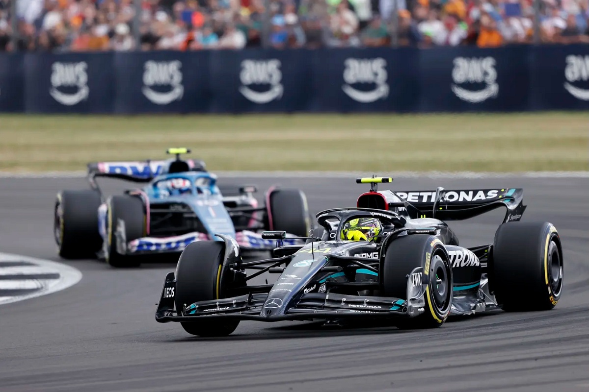 Hamilton cayó al noveno lugar en la primera vuelta y con la estrategia remontó hasta la tercera posición. (Andy Hone)