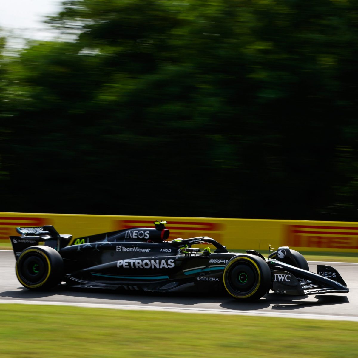 Lewis Hamilton lidera la tercera práctica en Hungría