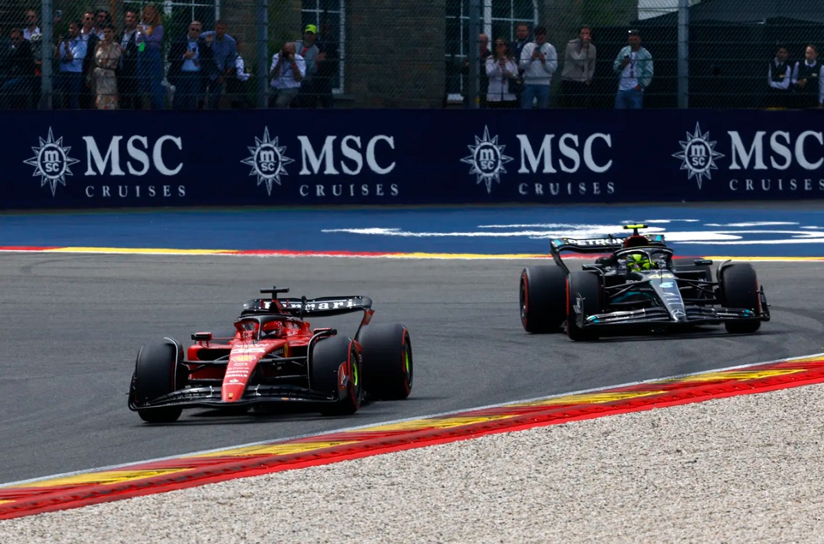 Hamilton intentó un undercut con Leclerc, Ferrari reaccionó rapidamente y frustró el plan de Mercedes. (Sam Bloxham)