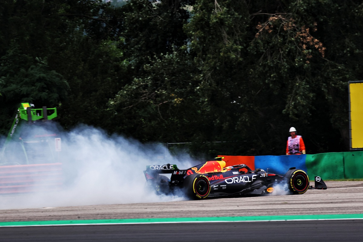 Checó perdió el control del Red Bull y se encamina a la colisión con el muro de la curva 5. (XPB Images)