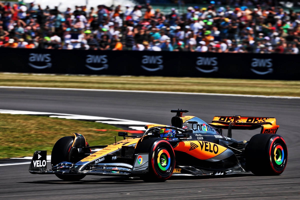 Piastri finalizó cuarto en Silverstone pero pudo haber alcanzado el tercer lugar de no ser por el Safety Car. (XPB Images)
