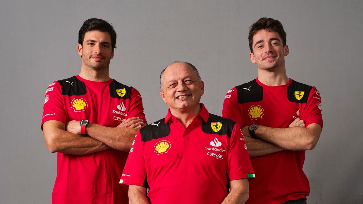 Vasseur junto a Sainz y Leclerc. (Archivo / Scuderia Ferrari, 2023)