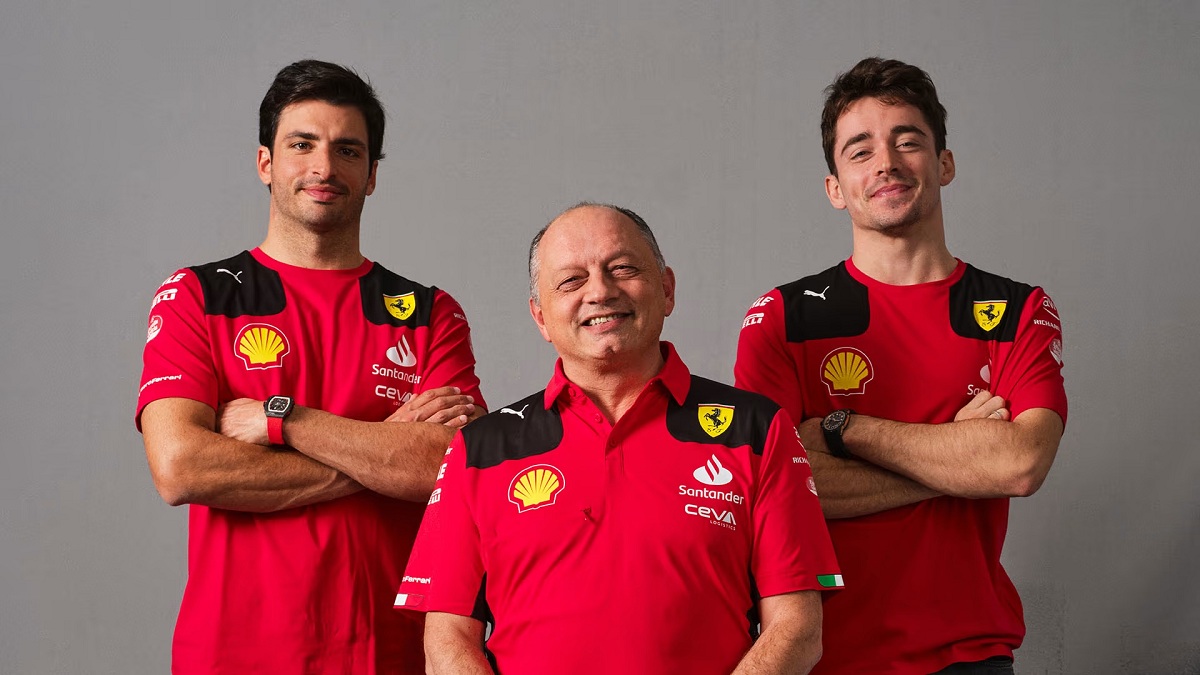 Vasseur junto a Sainz y Leclerc. (Archivo / Scuderia Ferrari, 2023)