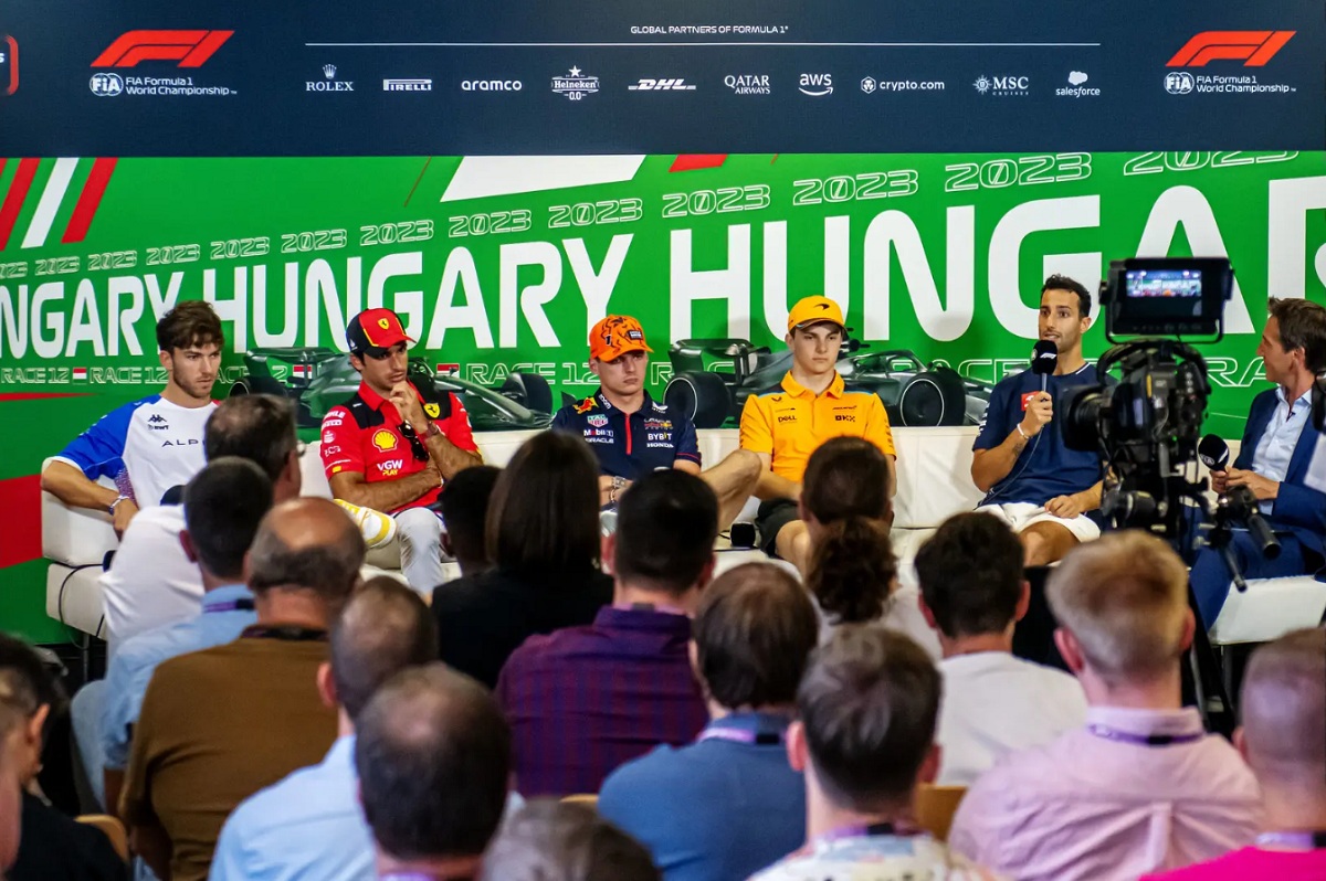 Verstappen en la rueda de prensa en la que también participó Ricciardo. (Michael Potts)