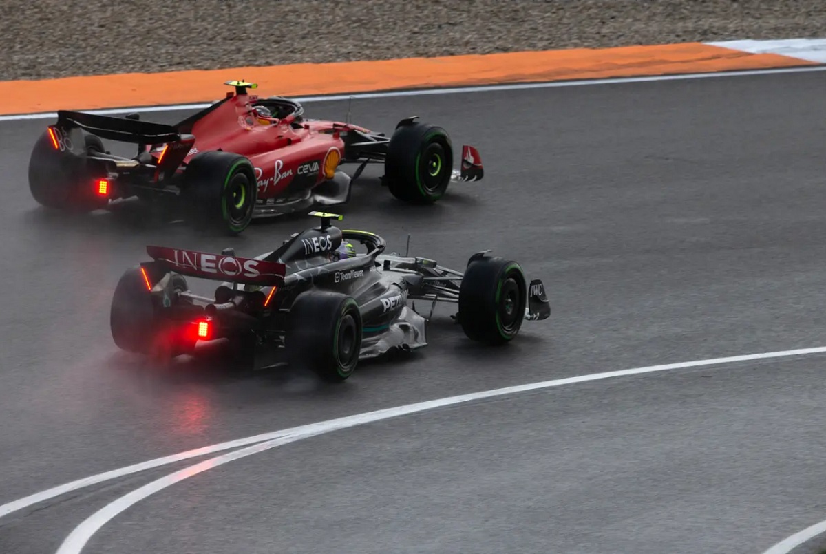 Sainz, con una Ferrari que no rindió nunca en Zandvoort, pudo defenderse de Hamilton sobre el final. (Dom Romney)