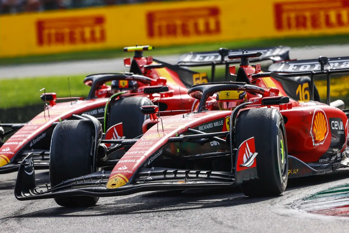 Leclerc le peleó el tercer lugar a Sainz y casi le arrebata la posición, el español se defendió hasta el final. (Andy Hone)