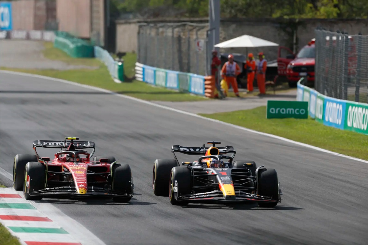 Verstappen supera en la vuelta 14 a Sainz después de batallar diez giros con el español. (Jake Grant)