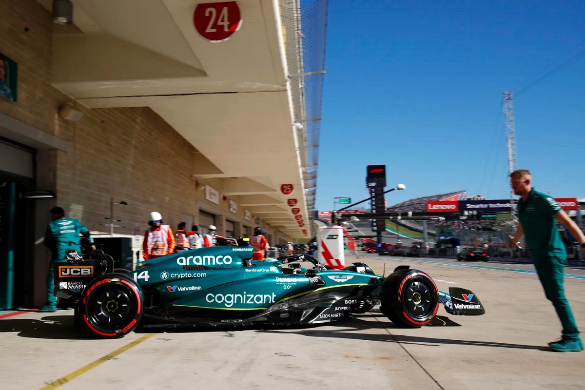 Alonso sale a pista en Q1, el final sería catastrófico. (Zak Mauger)