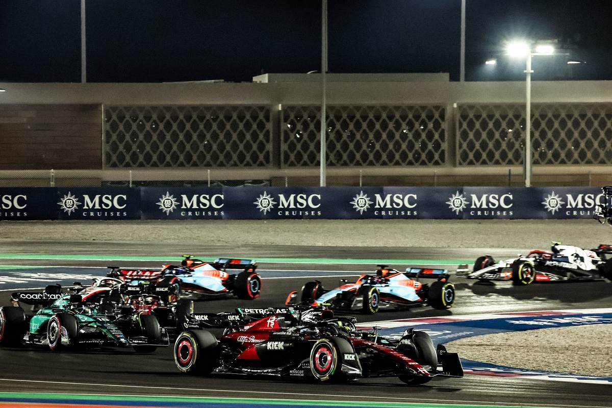 Bottas por delante de Stroll, un Haas y los Williams. (Twitter Valtteri Bottas / @ValtteriBottas)