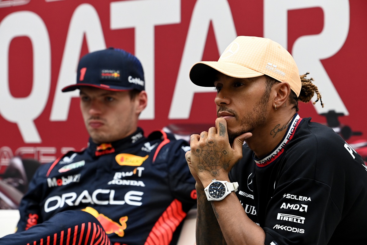 Hamilton en la rueda de prensa pos qualy. (LAT Images)