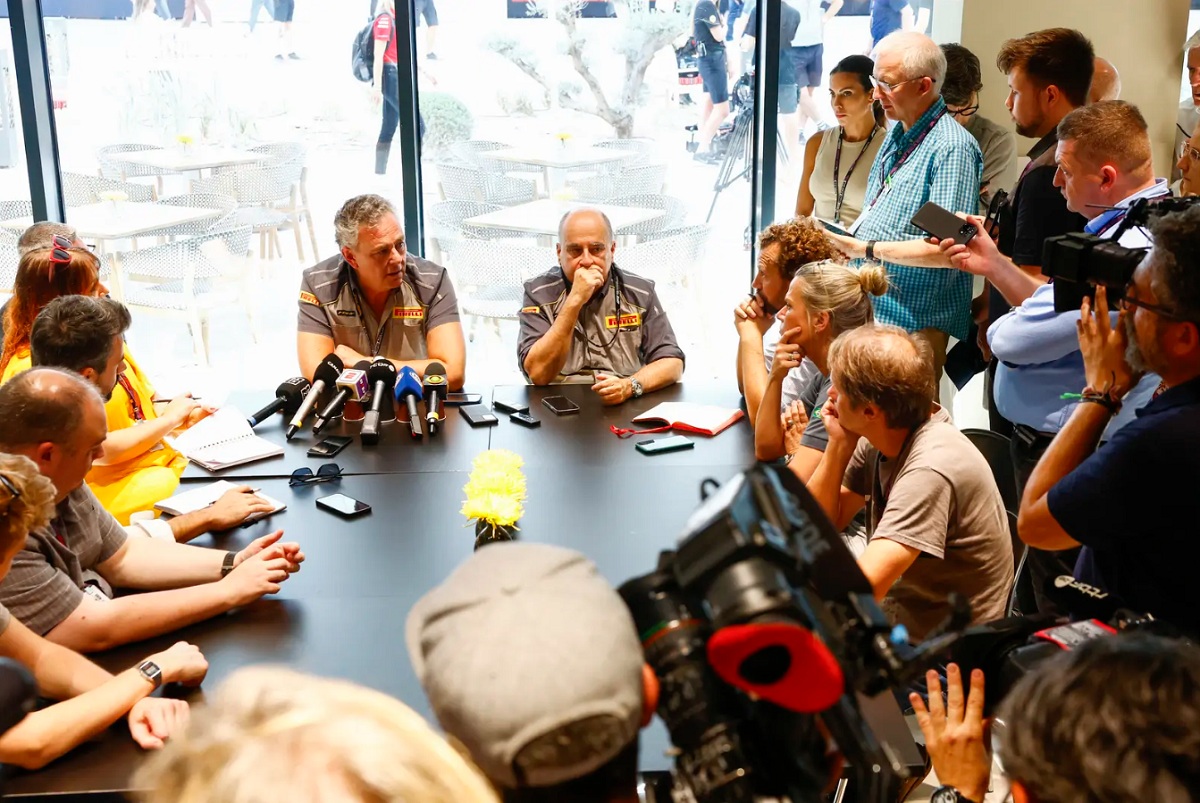 Isola en la rueda de prensa del sábado tras conocerse los problemas con los neumáticos. (Sam Bloxham)