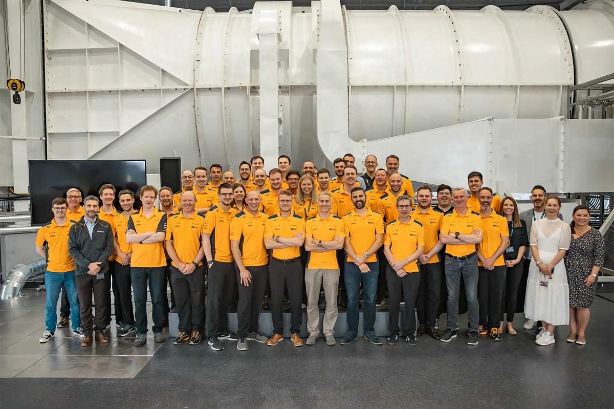Los trabajadores del túnel de viento durante la presentación. (McLaren Racing)