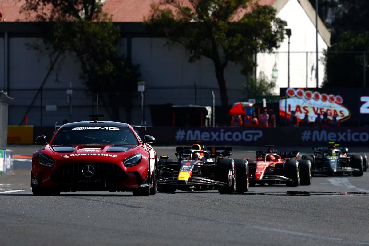El Safety Car por el accidente de Magnussen antes de la bandera roja. (Sam Bloxham)