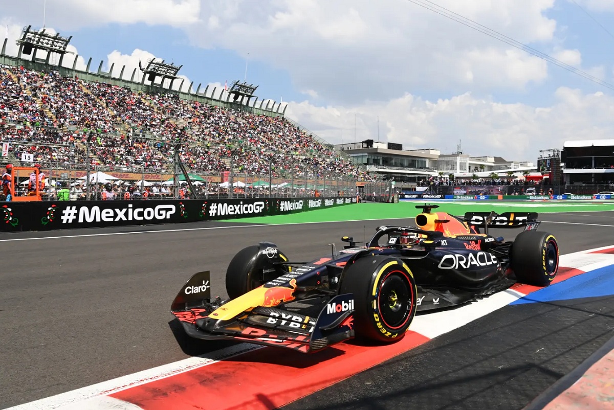 Verstappen durante la PL1. (Mark Sutton)