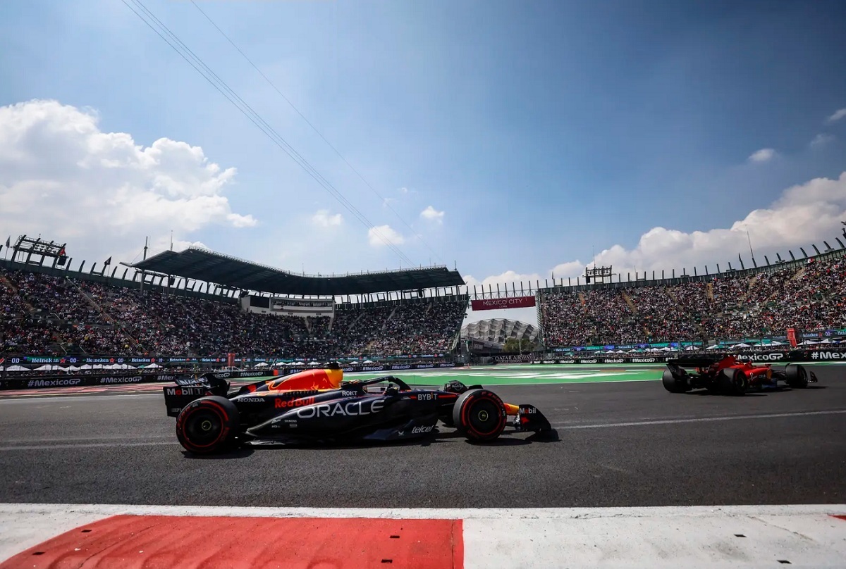 Verstappen transitando por el Foro Sol. (Steven Tee)
