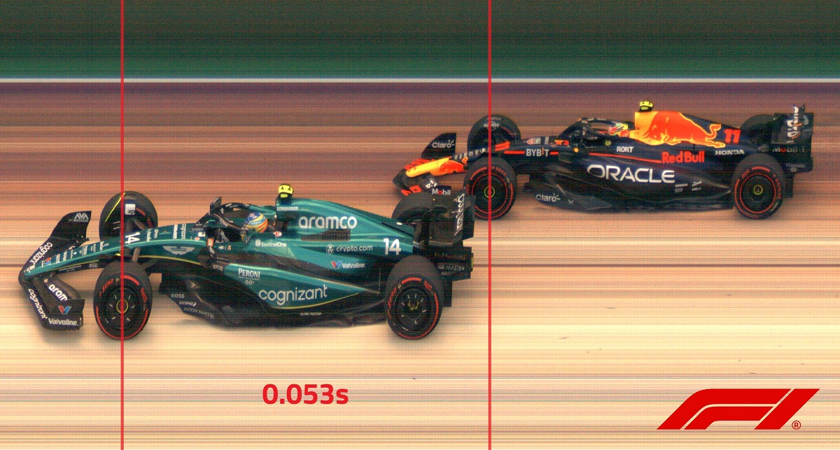 El Foto Finish de la definición entre Alonso y Pérez. (F1 / FOM)